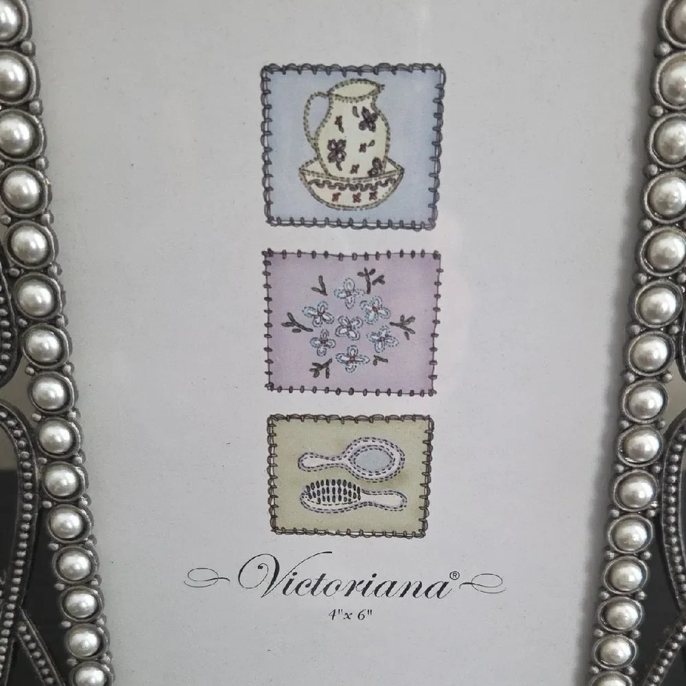 Elegant Silver Photo Frame with Pearl Accents